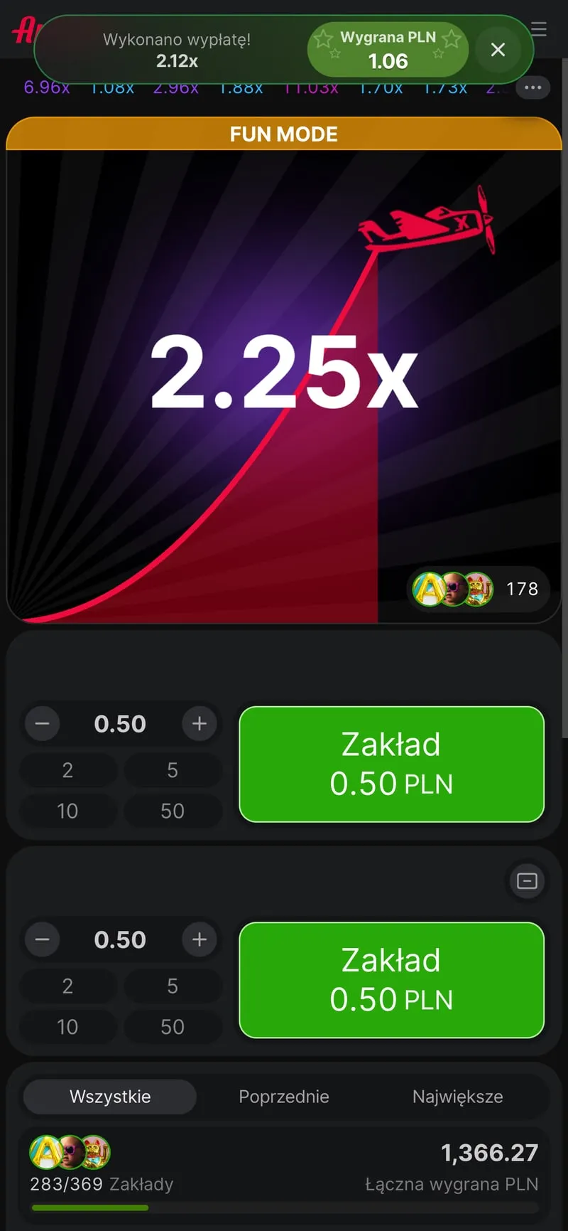 Aviator na telefonie z pomarańczowym przyciskiem wypłaty i saldem w PLN
